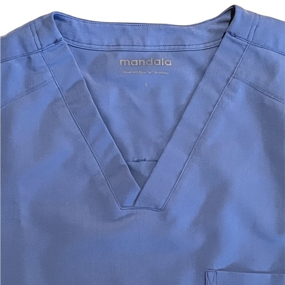 Mandala • Three Pocket Ceil Blue Scrub Top - S - Picture 6 of 9